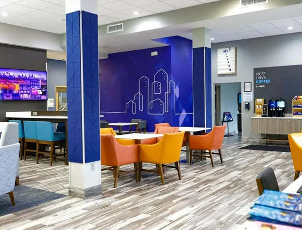 Holiday Inn Express & Suites Memphis Arpt Elvis Presley Blv by IHG hotel detail image 3