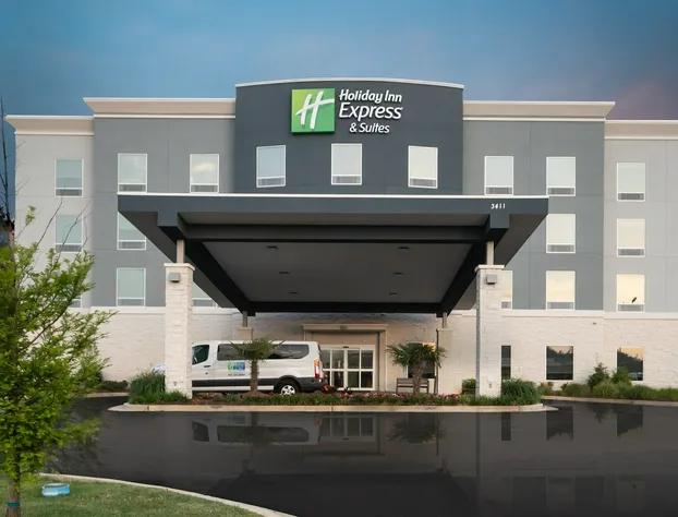 Holiday Inn Express & Suites Memphis Arpt Elvis Presley Blv by IHG hotel detail image 1