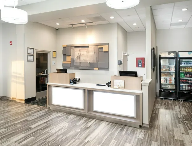 Holiday Inn Express & Suites Memphis Arpt Elvis Presley Blv by IHG hotel detail image 2