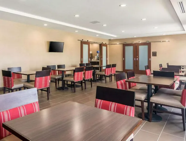 Comfort Suites Meridian and I-40 hotel detail image 4