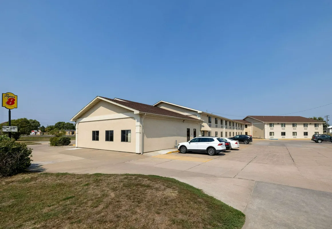 Super 8 by Wyndham O Neill NE hotel hero