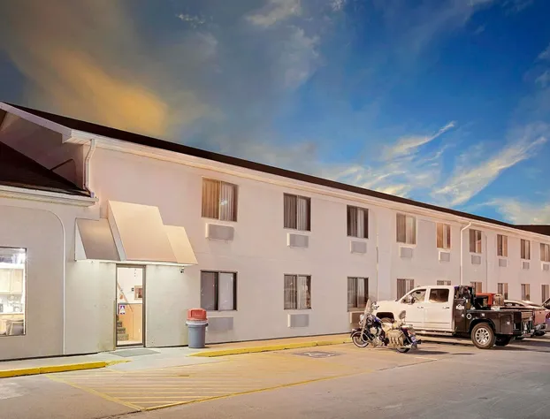 Super 8 by Wyndham O Neill NE hotel detail image 1