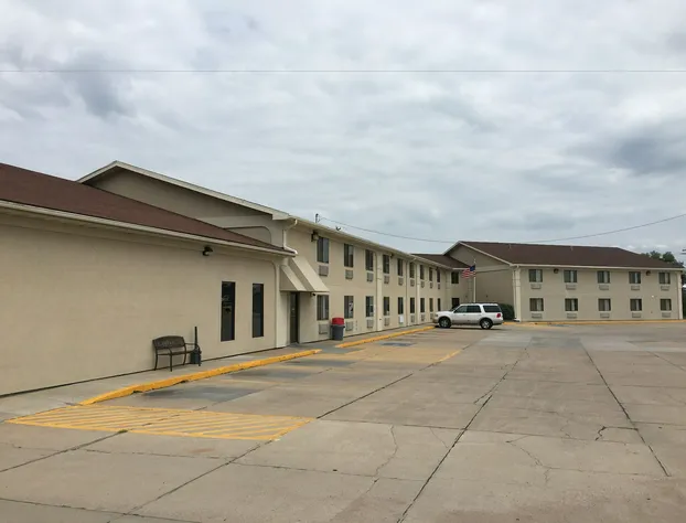 Super 8 by Wyndham O Neill NE hotel detail image 3