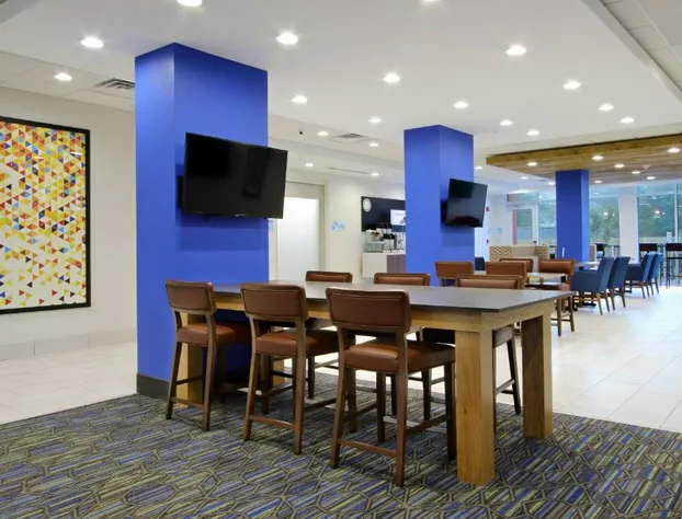 Holiday Inn Express & Suites Columbus North by IHG hotel detail image 4