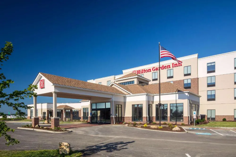 Hilton Garden Inn Pittsburgh Airport hotel hero