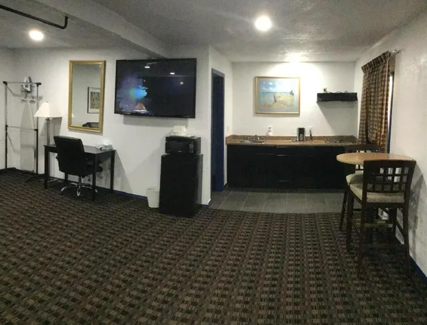 Budget Inn and Suites hotel detail image 2