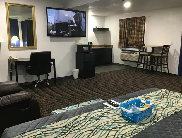 Budget Inn and Suites hotel detail image 2