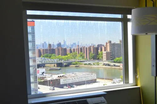 Holiday Inn Express-Bronx, an IHG Hotel hotel detail image 1
