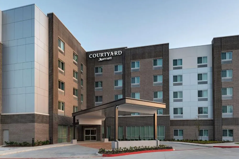 Courtyard by Marriott Houston Sugar Land/Lake Pointe hotel hero