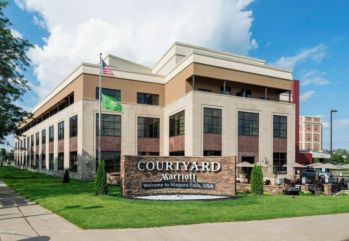 Courtyard by Marriott Niagara Falls USA hotel hero