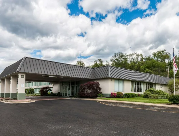 Suburban Extended Stay Hotel Fairmont hotel detail image 1