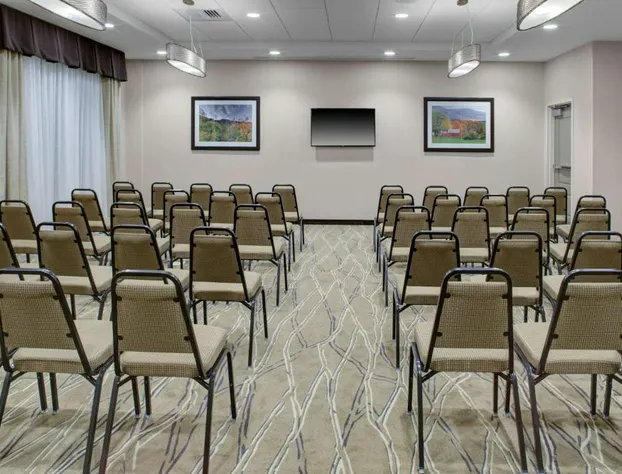 Hampton Inn and Suites Manchester hotel detail image 3