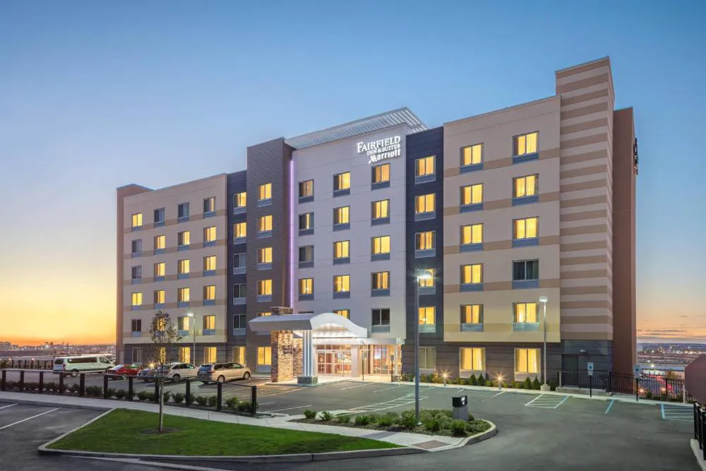 Fairfield Inn & Suites by Marriott North Bergen hotel hero