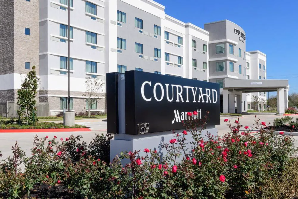 Courtyard by Marriott Lake Jackson hotel hero