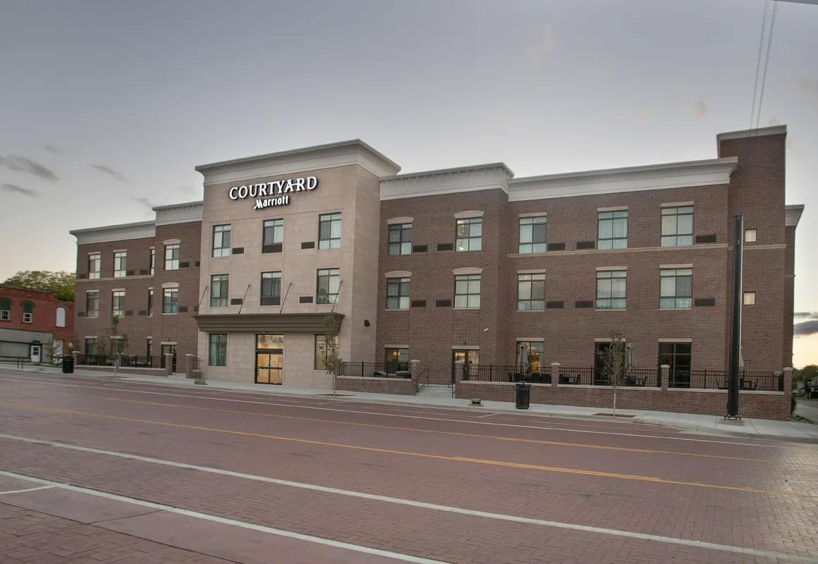 Courtyard by Marriott Albion hotel hero