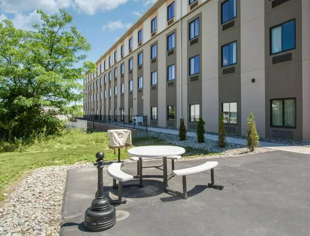 Sleep Inn & Suites Middletown - Goshen hotel detail image 2