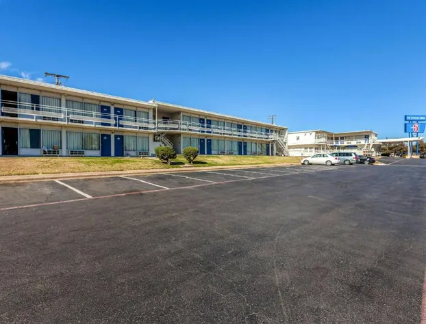 Motel 6 Fort Worth, TX - Stockyards hotel detail image 1