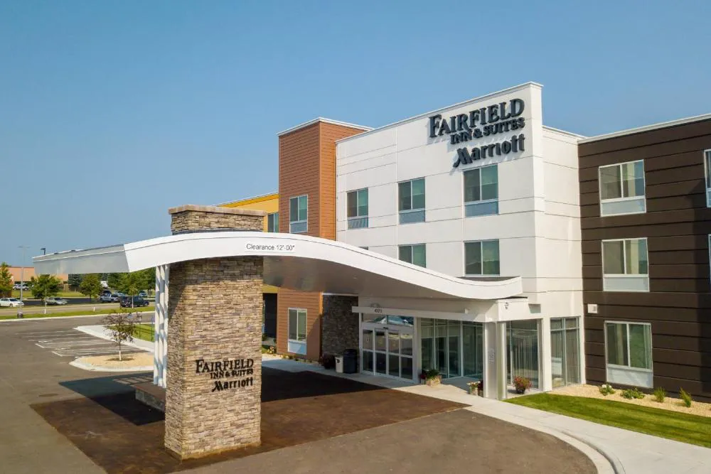 Fairfield Inn & Suites by Marriott Alexandria hotel hero