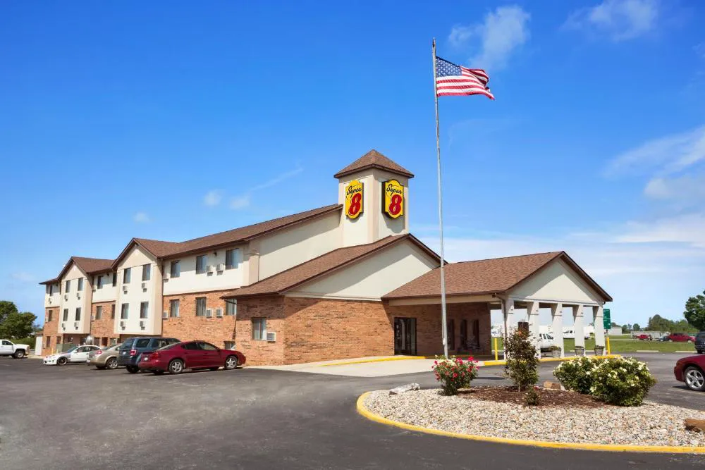 Super 8 by Wyndham Mt. Vernon IL hotel hero