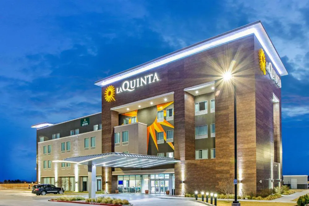 La Quinta Inn & Suites by Wyndham Sweetwater East hotel hero