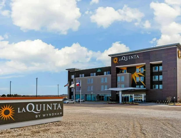 La Quinta Inn & Suites by Wyndham Sweetwater East hotel detail image 2
