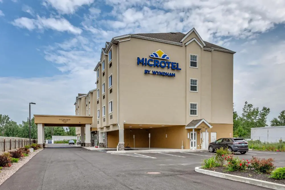 Microtel Inn & Suites by Wyndham Niagara Falls hotel hero