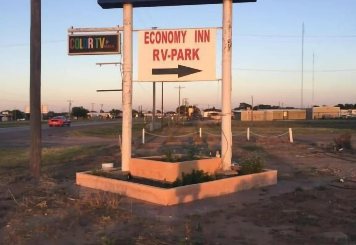 Economy Inn hotel hero