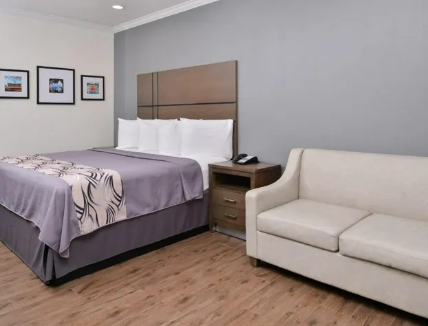 Americas Inn and Suites IAH North hotel detail image 4