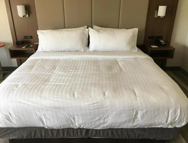 Holiday Inn Express Queensbury - Lake George Area by IHG hotel detail image 4
