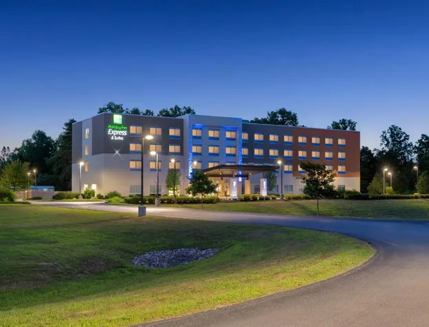 Holiday Inn Express Queensbury - Lake George Area by IHG hotel detail image 1