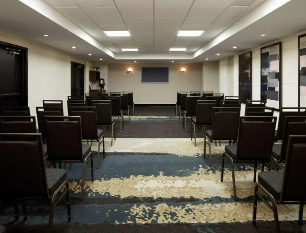 DoubleTree by Hilton Montreal Airport hotel detail image 3