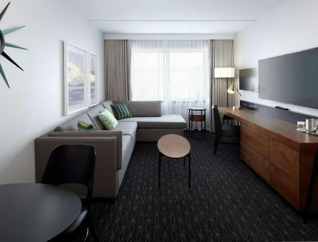 DoubleTree by Hilton Montreal Airport hotel detail image 3