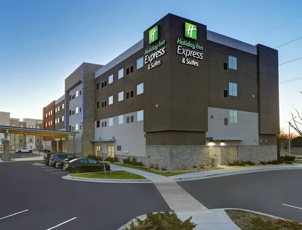 Holiday Inn Express & Suites Lenexa - Overland Park Area by IHG hotel detail image 1