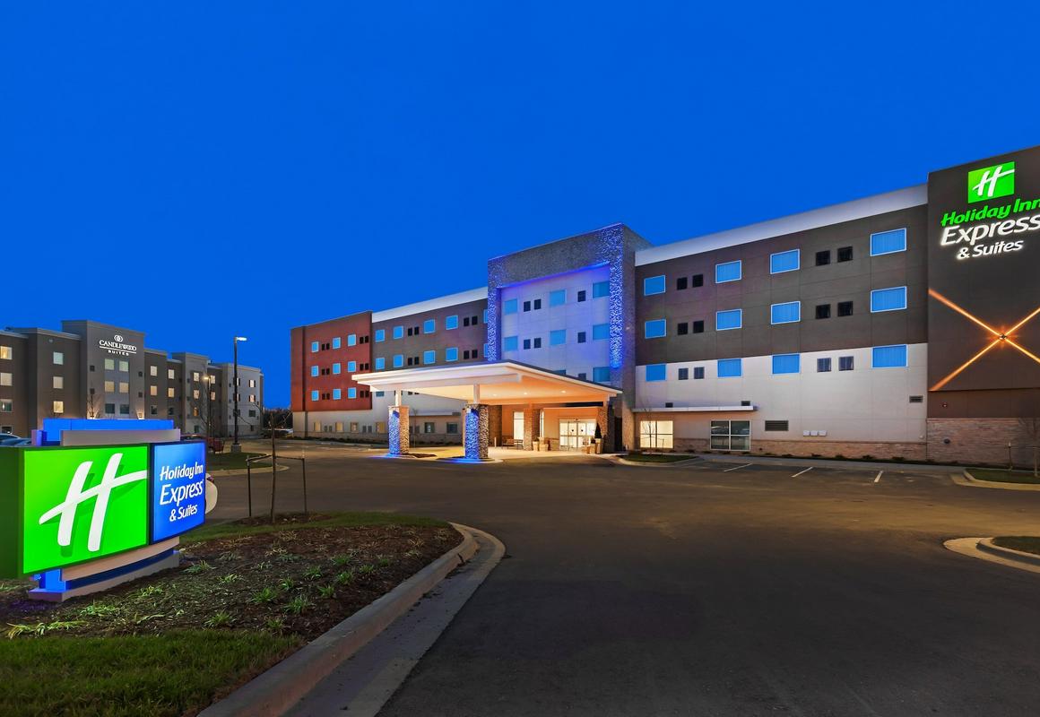 Holiday Inn Express & Suites Lenexa - Overland Park Area, an IHG Hotel hotel hero