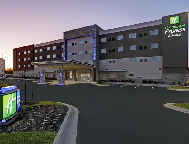 Holiday Inn Express & Suites Lenexa - Overland Park Area, an IHG Hotel hotel detail image 2