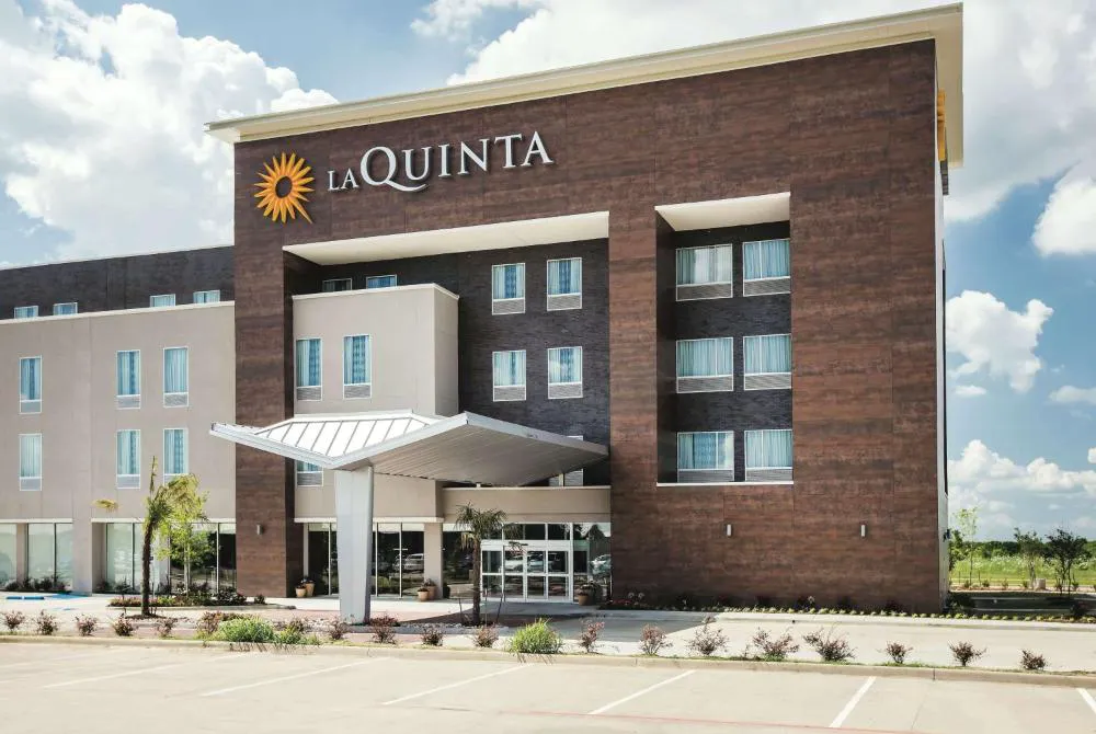 La Quinta Inn & Suites by Wyndham Dallas Plano - The Colony hotel hero