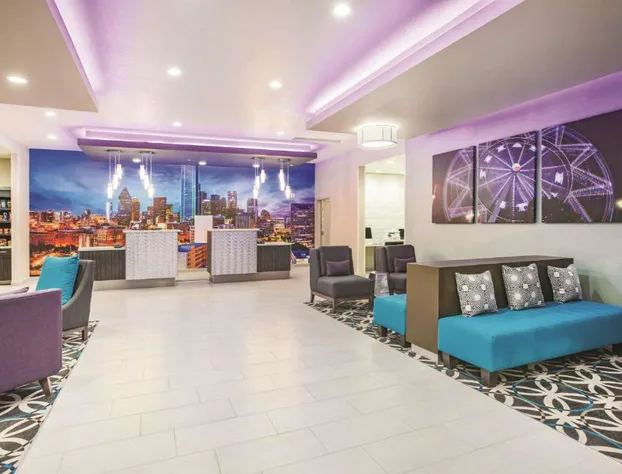 La Quinta Inn & Suites by Wyndham Dallas Plano - The Colony hotel detail image 3