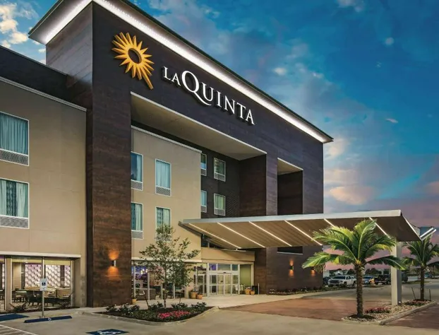 La Quinta Inn & Suites by Wyndham Dallas Plano - The Colony hotel detail image 1