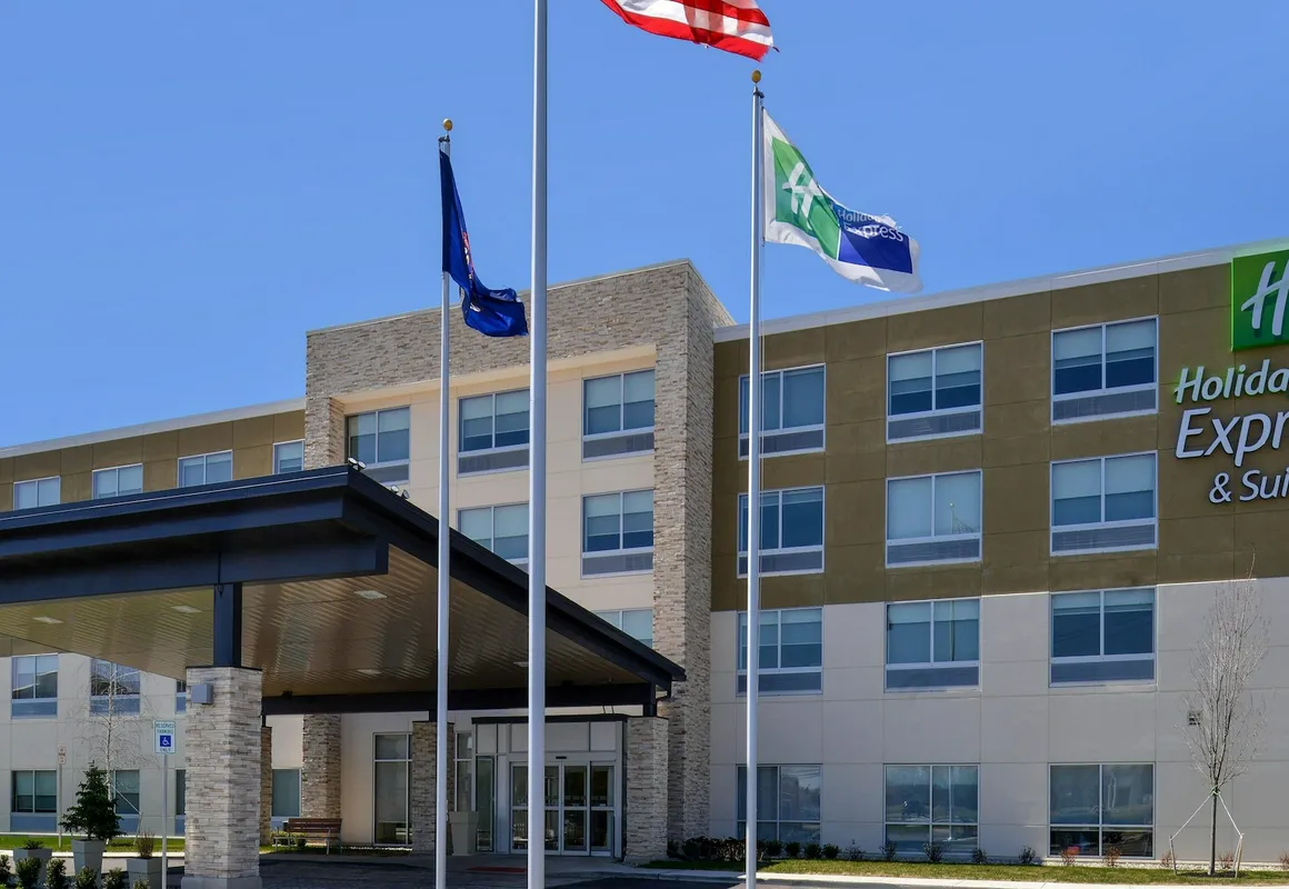 Holiday Inn Express & Suites Southgate - Detroit Area by IHG hotel hero