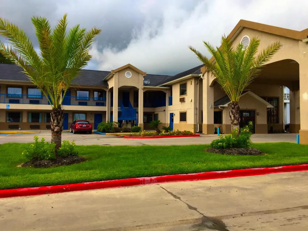 Americas Best Value Inn & Suites Mont Belvieu Houston hotel hero