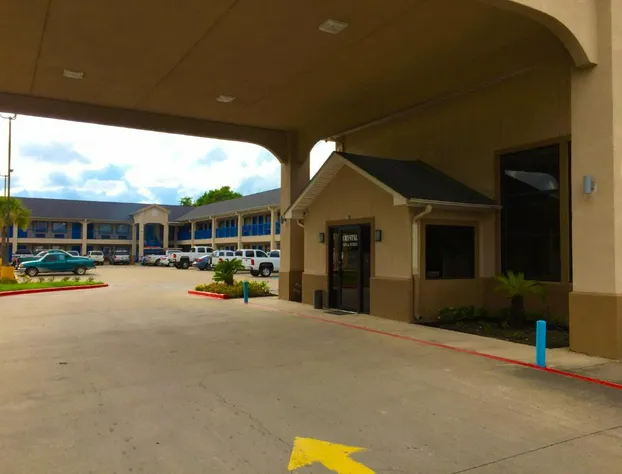 Americas Best Value Inn & Suites Mont Belvieu Houston hotel detail image 2