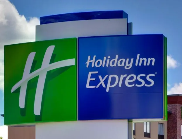 Holiday Inn Express & Suites Redding by IHG hotel detail image 1