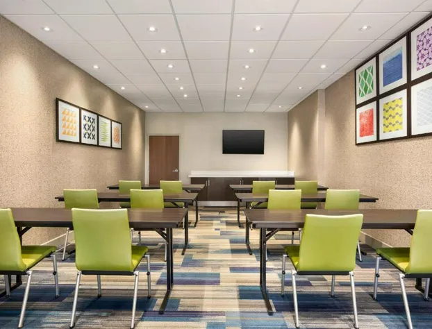 Holiday Inn Express & Suites Redding by IHG hotel detail image 4