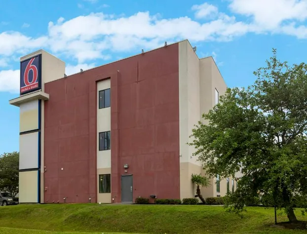 Motel 6 Texas City, TX - I-45 South hotel detail image 1