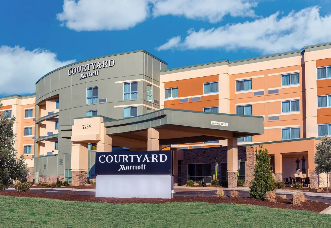 Courtyard by Marriott Somerset hotel hero
