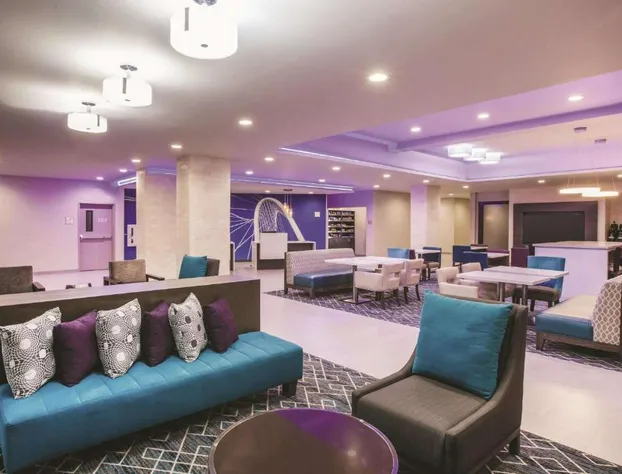 La Quinta Inn & Suites by Wyndham Dallas Northeast-Arboretum hotel detail image 3