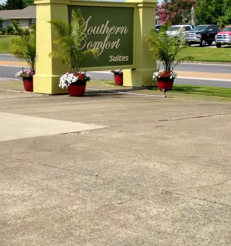Southern Comfort Suites hotel hero