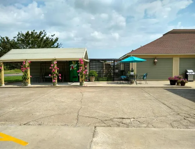 Southern Comfort Suites hotel detail image 1