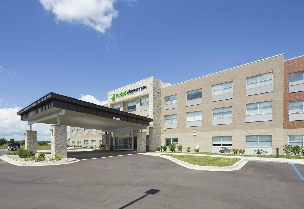 Holiday Inn Express & Suites Gaylord by IHG hotel hero