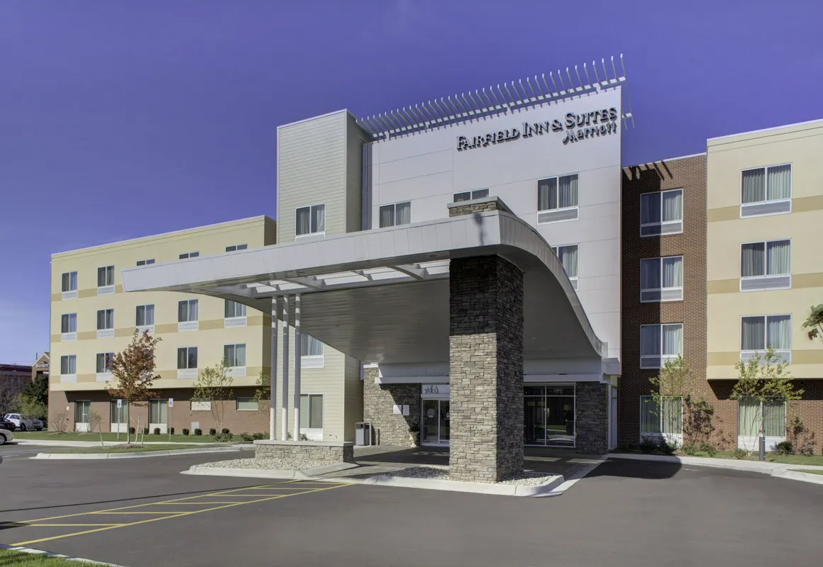 Fairfield Inn and Suites by Marriott Detroit Canton hotel hero